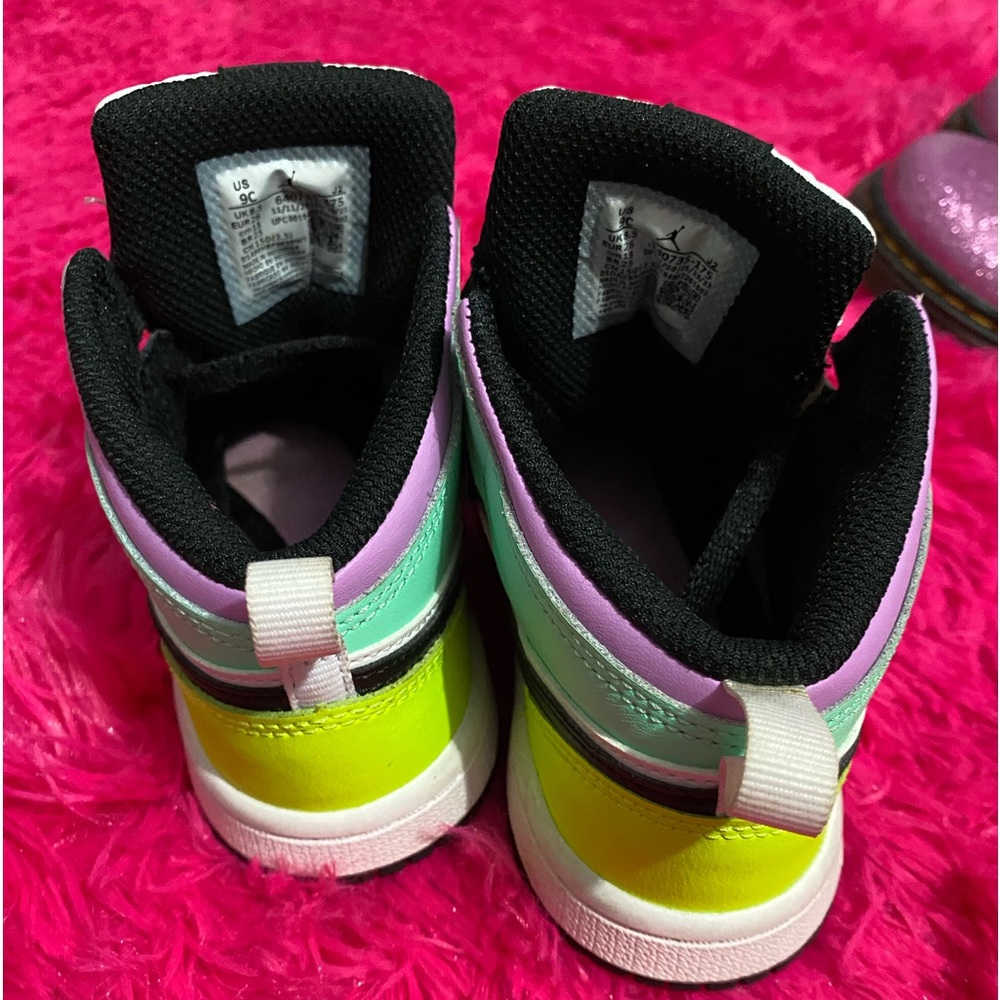 Pair of air jordons